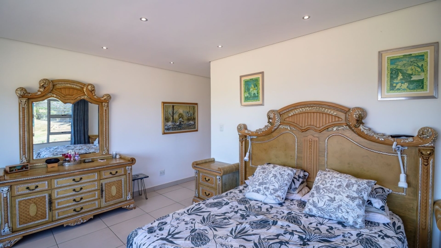 5 Bedroom Property for Sale in Sunrise On Sea Eastern Cape